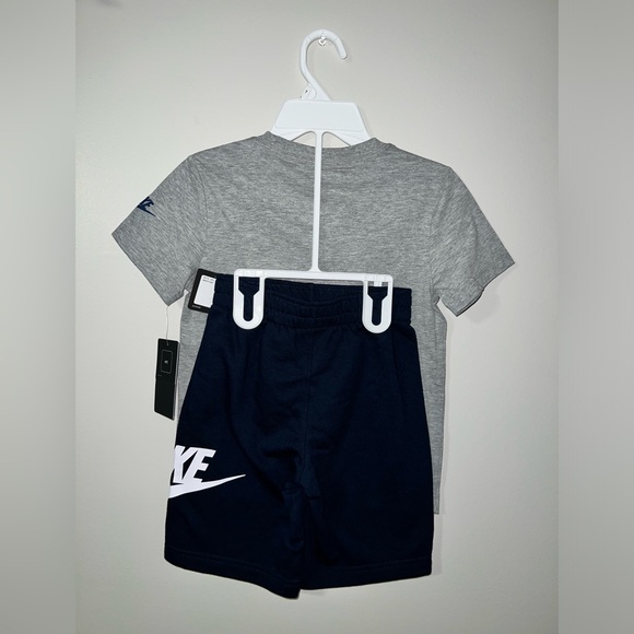 Nike Boys 2 Piece Shirt and Shorts Set Size 7 - Picture 3 of 9